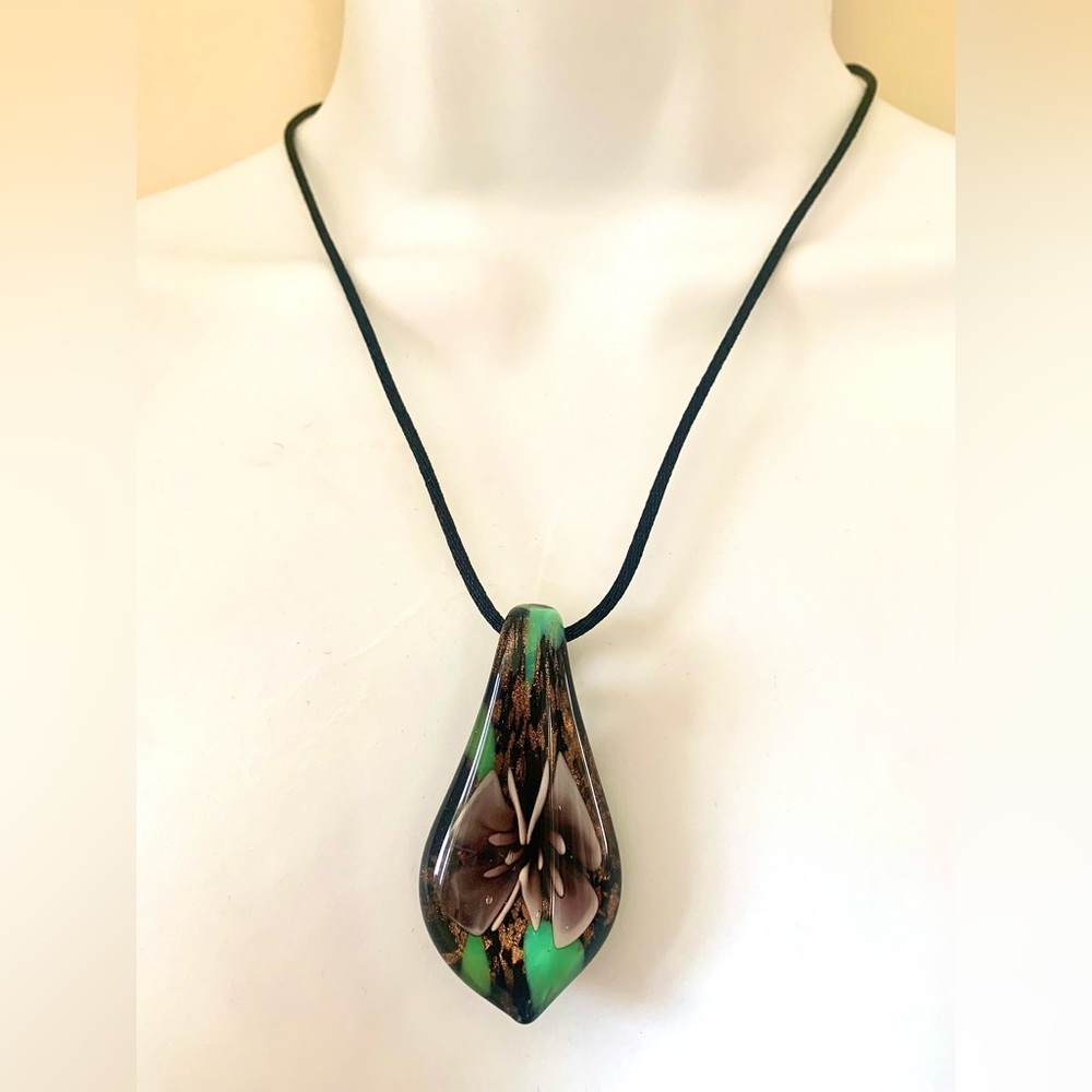Elegant Glass Pendant Necklace with Floral Design